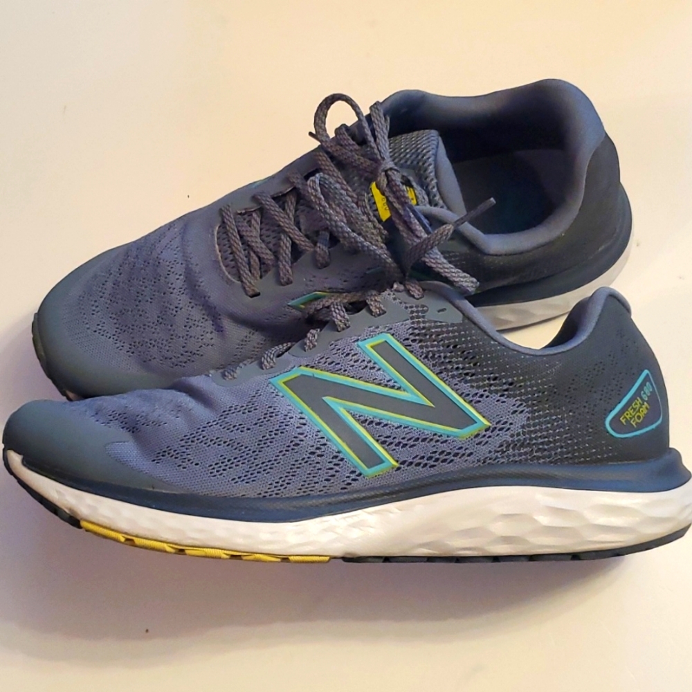 Men's new balance M680 running shoes size 11.5